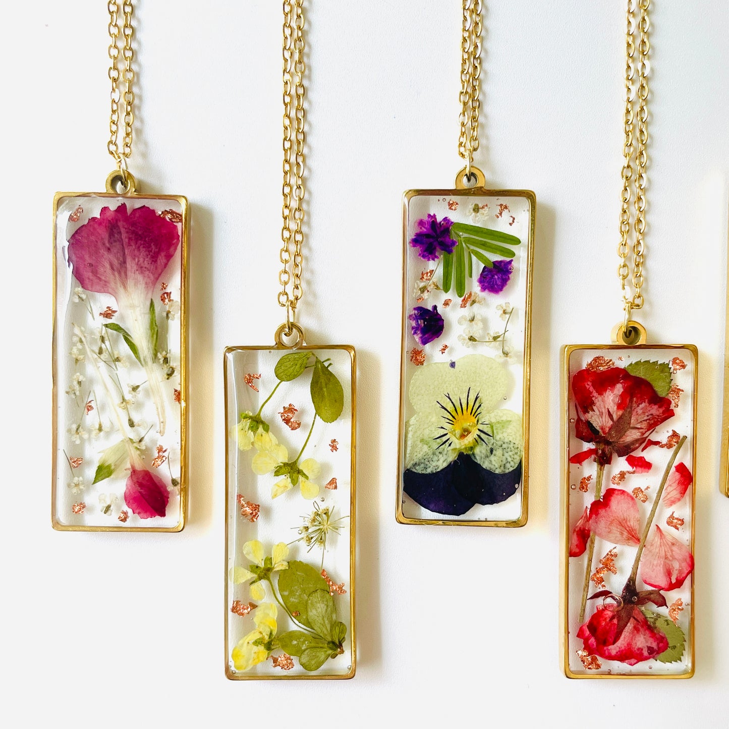 Personalized Rectangular Birth Flower Necklace - Modern Elegance Meets Natural Charm