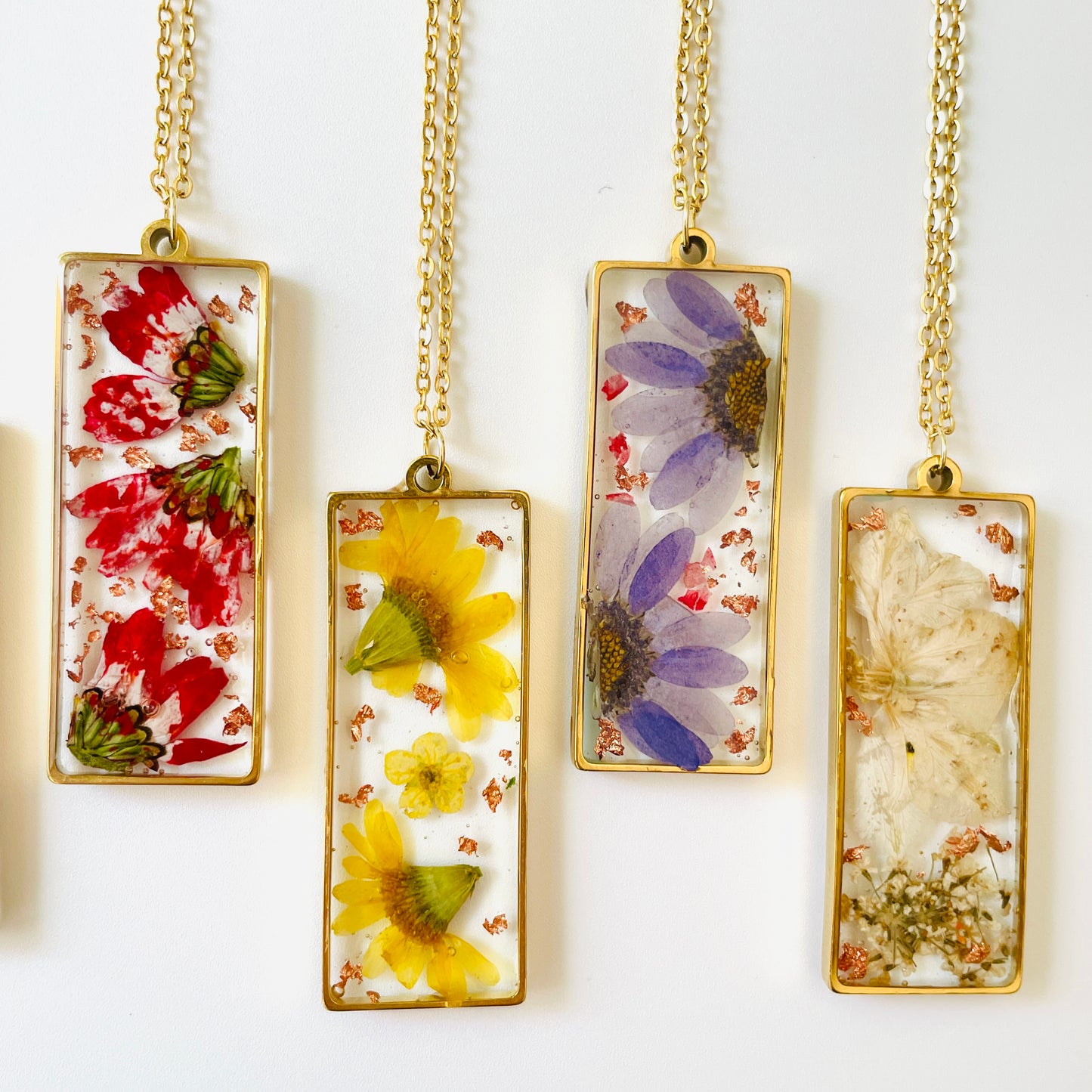 Personalized Rectangular Birth Flower Necklace - Modern Elegance Meets Natural Charm