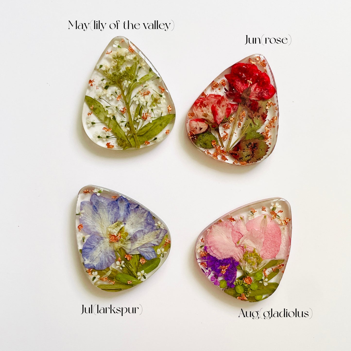 Personalized Birth Flower Guitar Pick – Strum the Strings with Floral Finesse