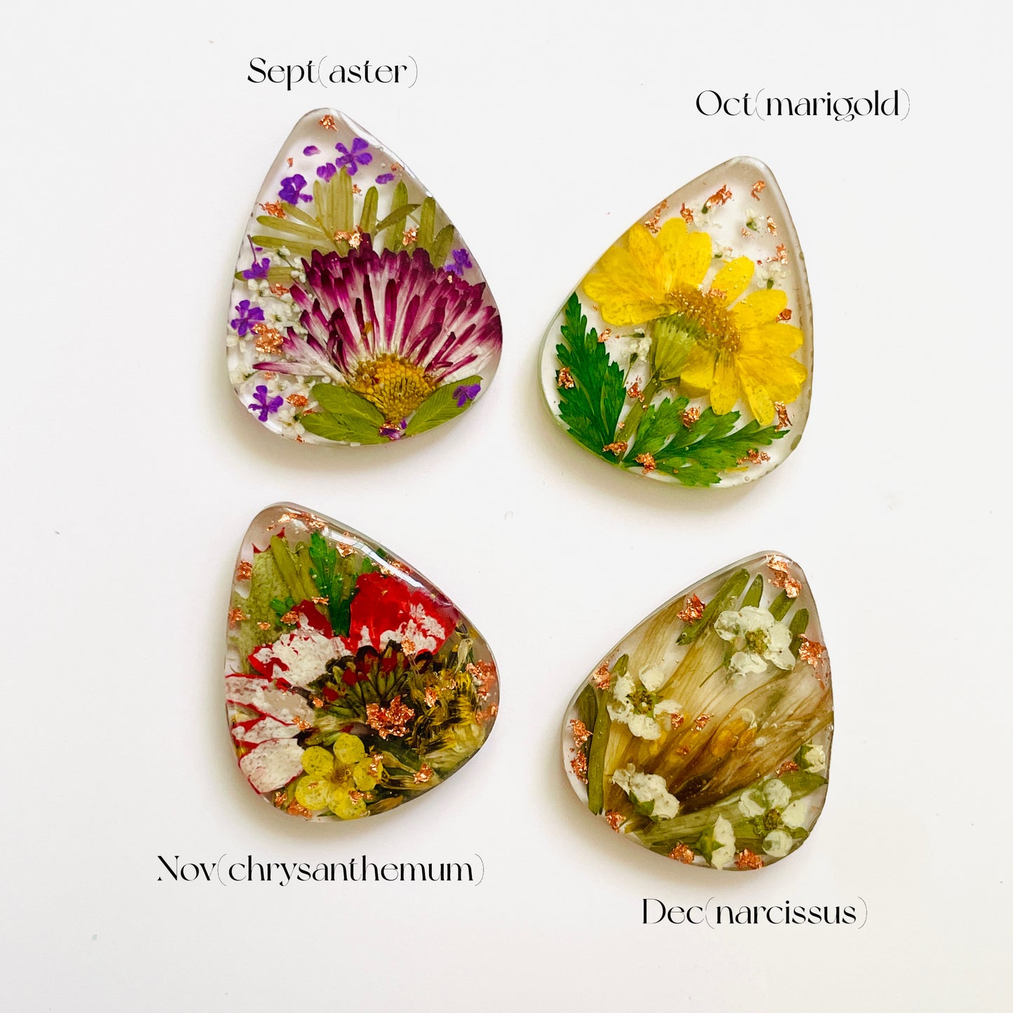 Personalized Birth Flower Guitar Pick – Strum the Strings with Floral Finesse