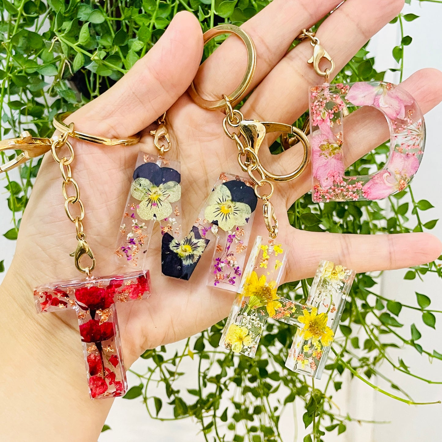 Handcrafted Birth Flower Keychain – A Personalized Touch of Nature